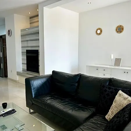 Salina Maisonette - Pool Access شقة *