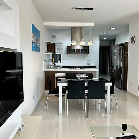 Salina Maisonette - Pool Access شقة *